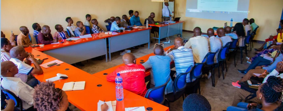 Renforcement des compétences à l Université Espoir d Afrique : Un atelier pour promouvoir la recherche scientifique et la gestion de projets 