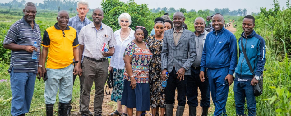 Visites des responsables de l’Université Espoir d’Afrique, les membres du
                        Conseil de Gestion et les partenaires en provenance des USA sur les centres de
                        recherche de ladite Université en agri-élevage à Rukaramu et à Buringa